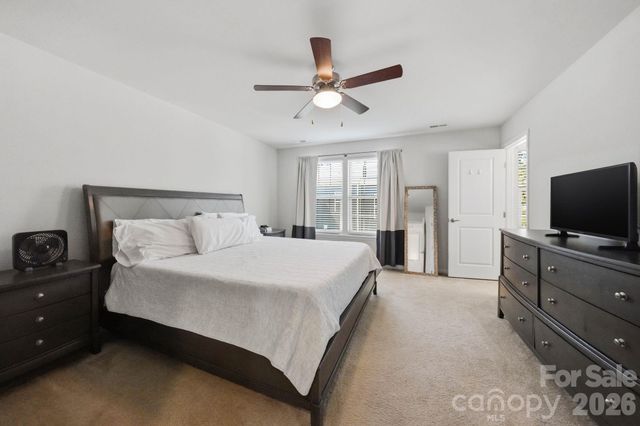 1221 Queen Lyon Court, Charlotte, NC 28205