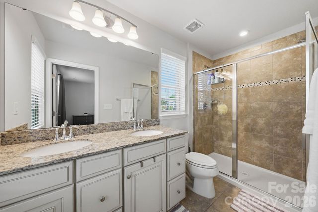1221 Queen Lyon Court, Charlotte, NC 28205