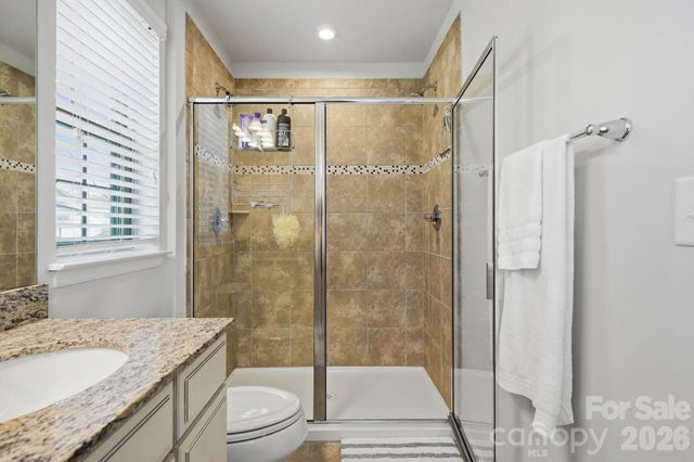 1221 Queen Lyon Court, Charlotte, NC 28205