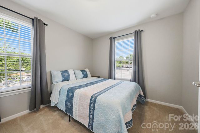 1221 Queen Lyon Court, Charlotte, NC 28205