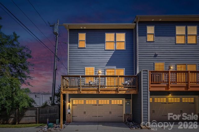 1221 Queen Lyon Court, Charlotte, NC 28205