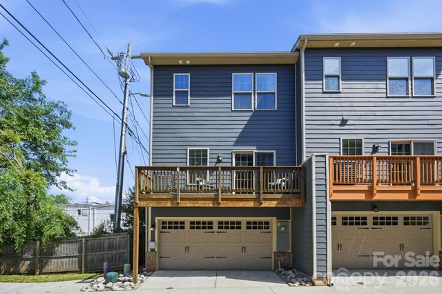 1221 Queen Lyon Court, Charlotte, NC 28205