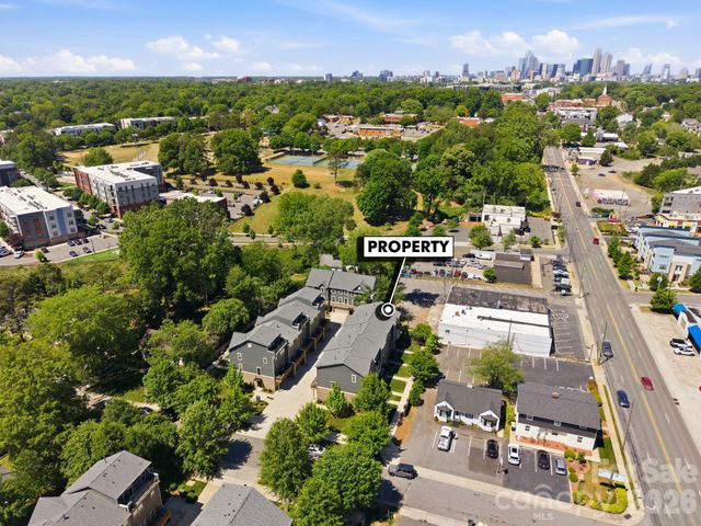 1221 Queen Lyon Court, Charlotte, NC 28205