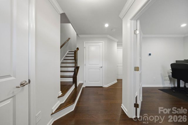 1221 Queen Lyon Court, Charlotte, NC 28205