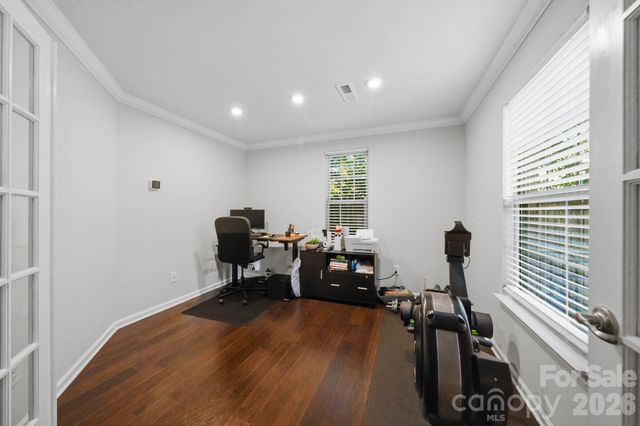 1221 Queen Lyon Court, Charlotte, NC 28205