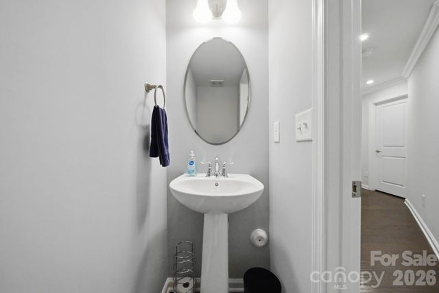 1221 Queen Lyon Court, Charlotte, NC 28205