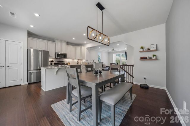 1221 Queen Lyon Court, Charlotte, NC 28205