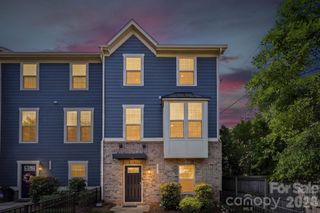 1221 Queen Lyon Court, Charlotte, NC 28205