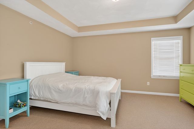 27 Autumn Ln 27, Northborough, MA 01532