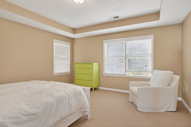 27 Autumn Ln 27, Northborough, MA 01532