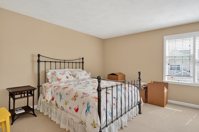 27 Autumn Ln 27, Northborough, MA 01532