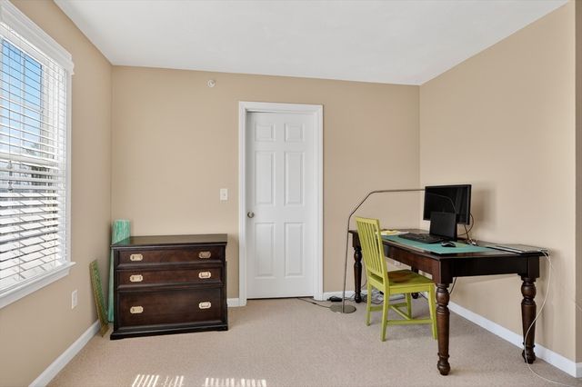 27 Autumn Ln 27, Northborough, MA 01532