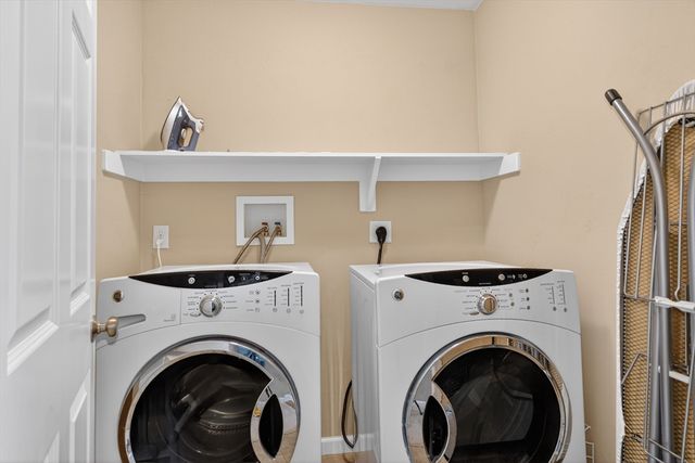 27 Autumn Ln 27, Northborough, MA 01532
