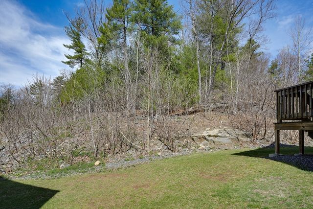 27 Autumn Ln 27, Northborough, MA 01532