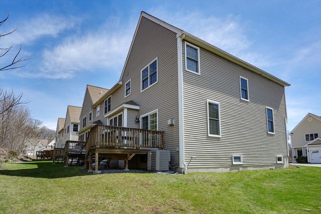 27 Autumn Ln 27, Northborough, MA 01532