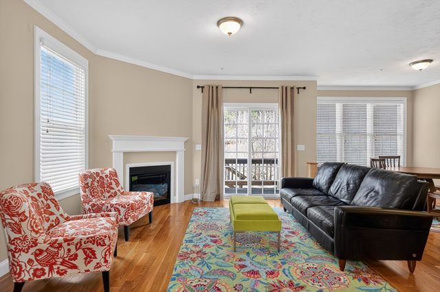 27 Autumn Ln 27, Northborough, MA 01532