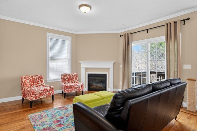 27 Autumn Ln 27, Northborough, MA 01532