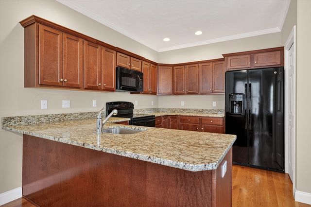 27 Autumn Ln 27, Northborough, MA 01532