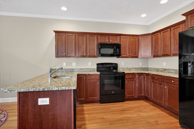 27 Autumn Ln 27, Northborough, MA 01532