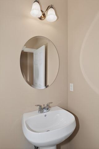 27 Autumn Ln 27, Northborough, MA 01532