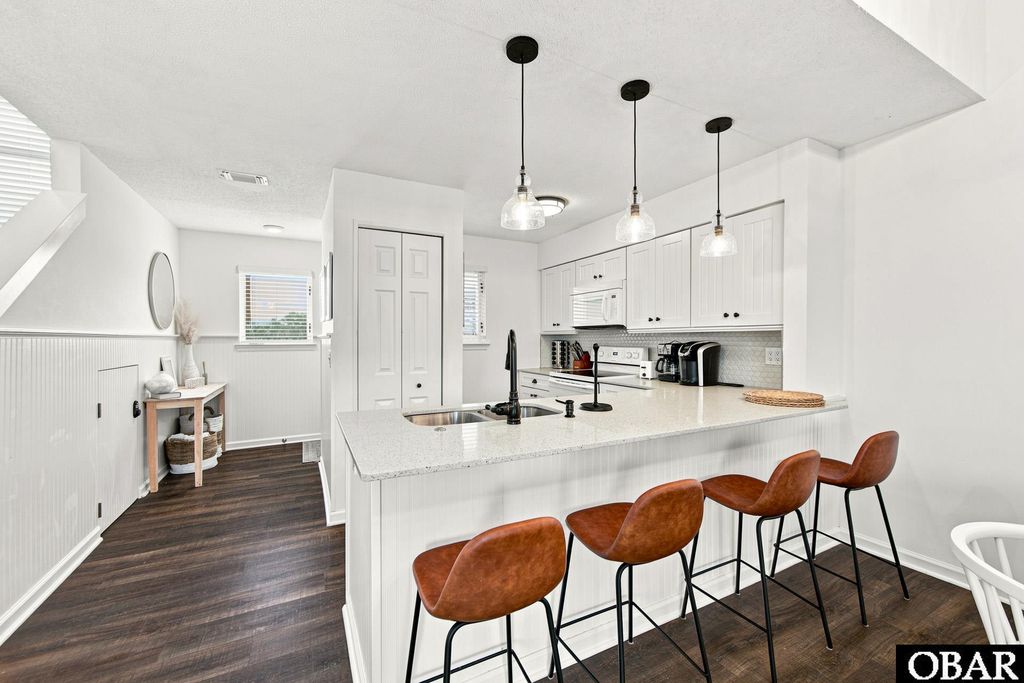 Image 12 of property listing at 325 Pirates Way # 325D, Manteo, NC 27954