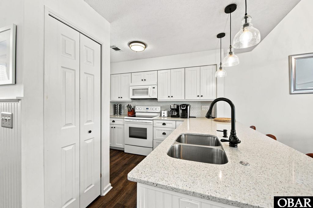 Image 16 of property listing at 325 Pirates Way # 325D, Manteo, NC 27954