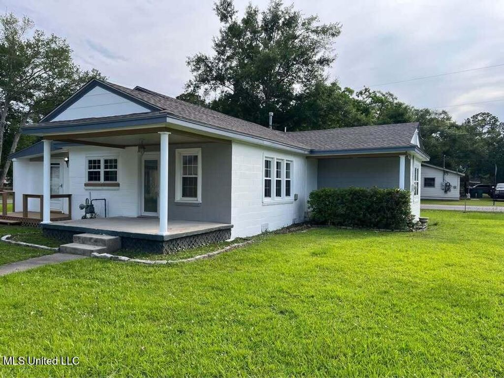 3536 Lawrence Street, Moss Point, MS 39563