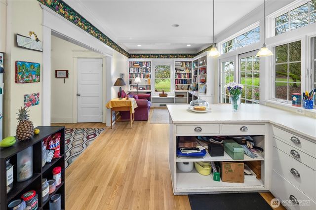 4616 Meridian Avenue N, Seattle, WA 98103