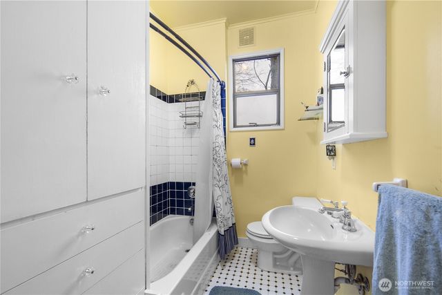 4616 Meridian Avenue N, Seattle, WA 98103