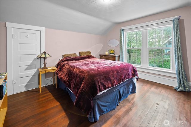 4616 Meridian Avenue N, Seattle, WA 98103