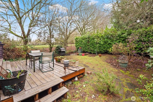 4616 Meridian Avenue N, Seattle, WA 98103