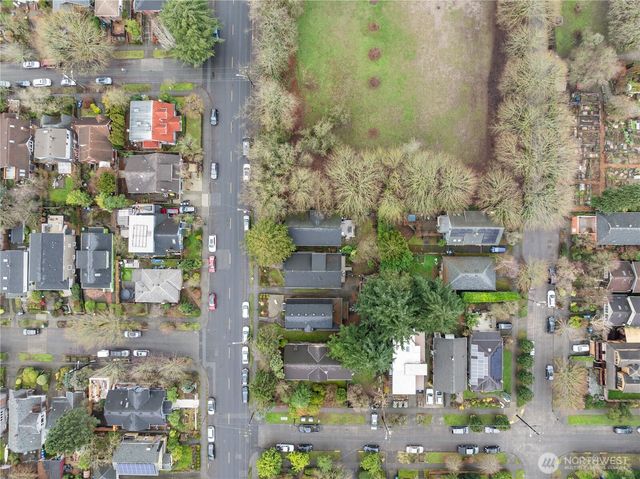 4616 Meridian Avenue N, Seattle, WA 98103