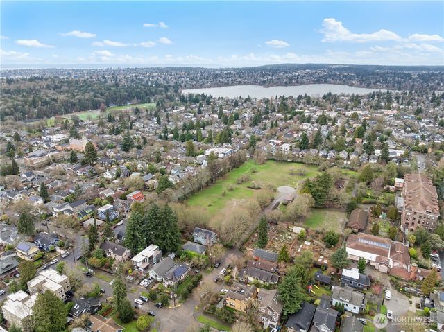 4616 Meridian Avenue N, Seattle, WA 98103