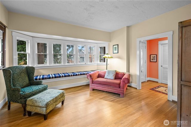 4616 Meridian Avenue N, Seattle, WA 98103