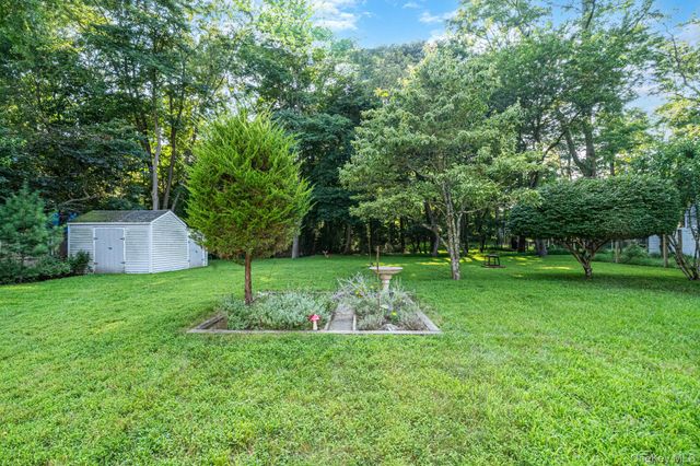 24 Oakcrest Avenue, Middle Island, NY 11953