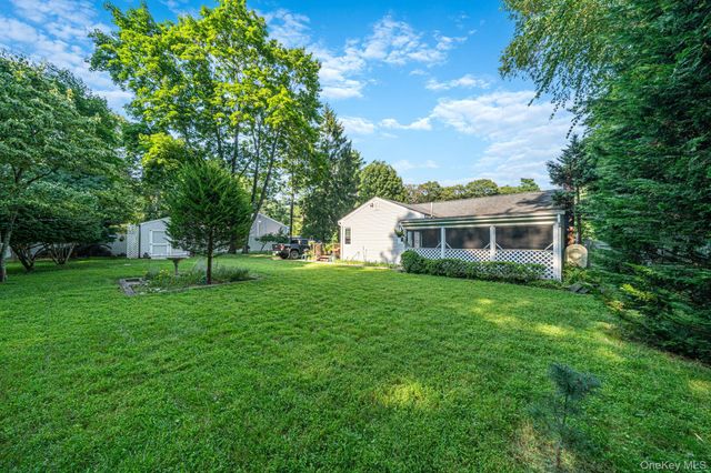 24 Oakcrest Avenue, Middle Island, NY 11953