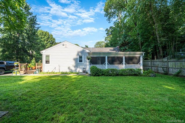 24 Oakcrest Avenue, Middle Island, NY 11953