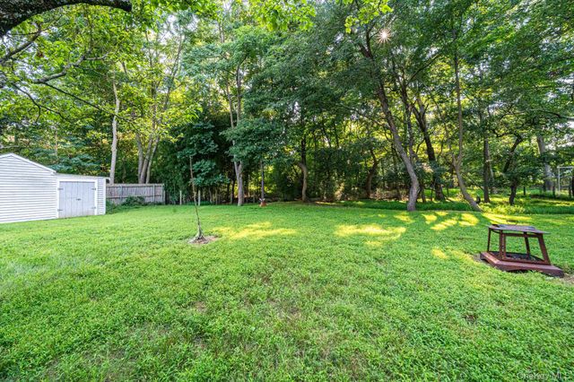 24 Oakcrest Avenue, Middle Island, NY 11953