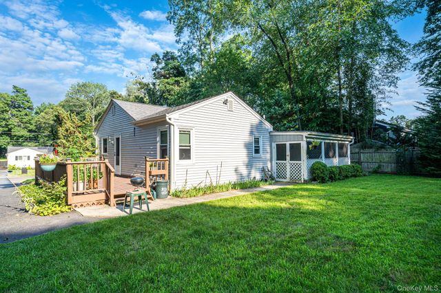 24 Oakcrest Avenue, Middle Island, NY 11953