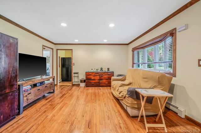 24 Oakcrest Avenue, Middle Island, NY 11953