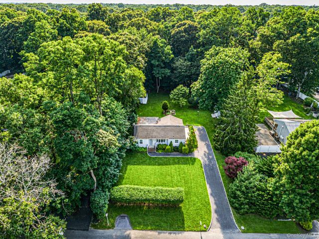 24 Oakcrest Avenue, Middle Island, NY 11953