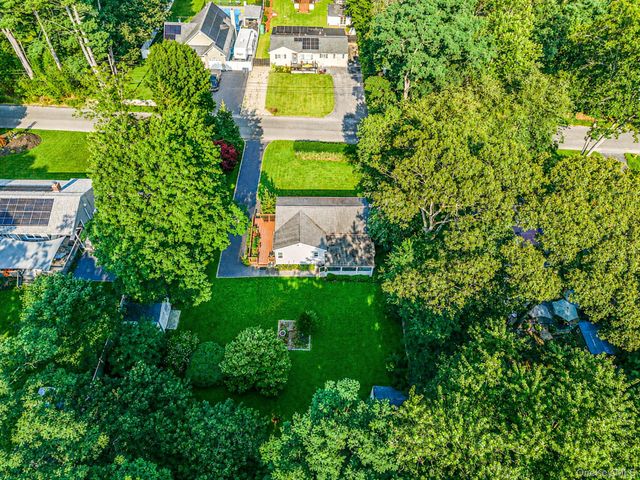 24 Oakcrest Avenue, Middle Island, NY 11953