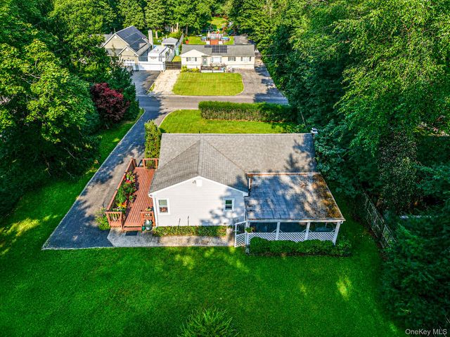 24 Oakcrest Avenue, Middle Island, NY 11953