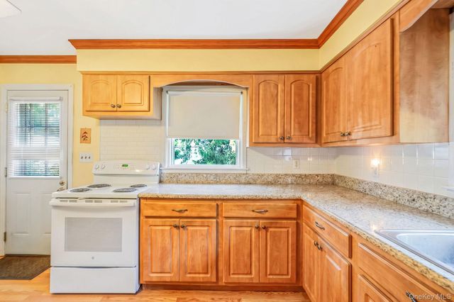 24 Oakcrest Avenue, Middle Island, NY 11953