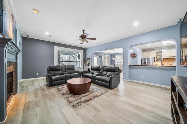 1002 Acorn Court, Friendswood, TX 77546