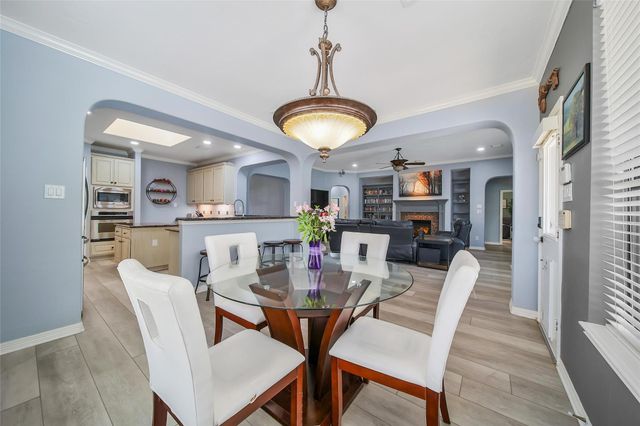 1002 Acorn Court, Friendswood, TX 77546