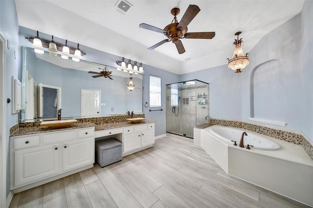 1002 Acorn Court, Friendswood, TX 77546