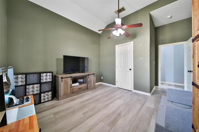 1002 Acorn Court, Friendswood, TX 77546