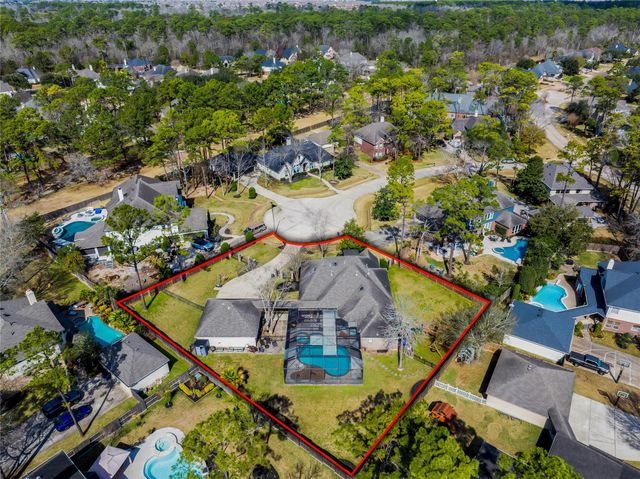 1002 Acorn Court, Friendswood, TX 77546