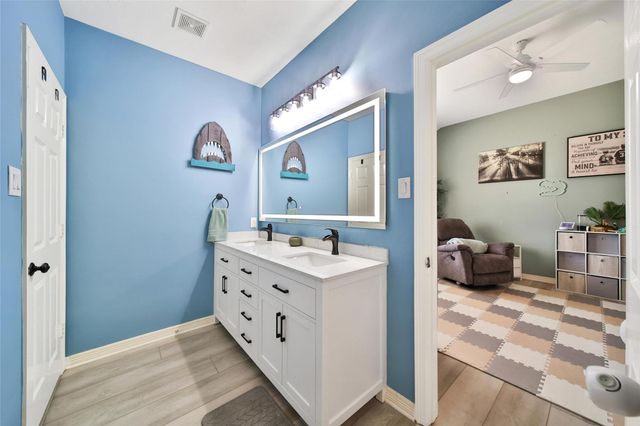 1002 Acorn Court, Friendswood, TX 77546